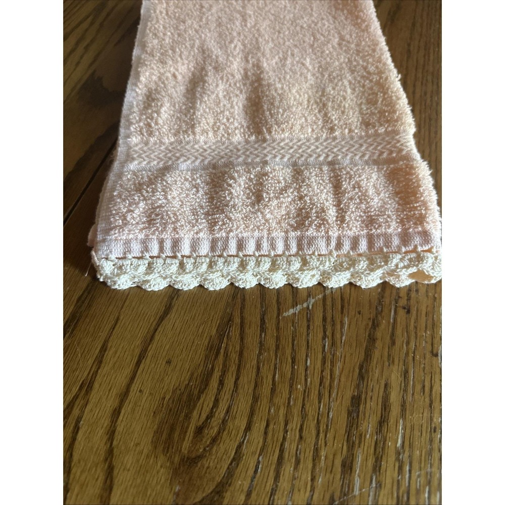 Soft Peach Bath Towel Set with Lace Trim - Picture 6 of 16